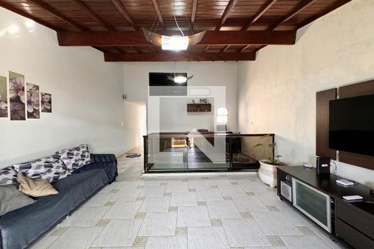 Sala de TV de casa à venda com 3 quartos, 377m² em Parque Gerassi, Santo André