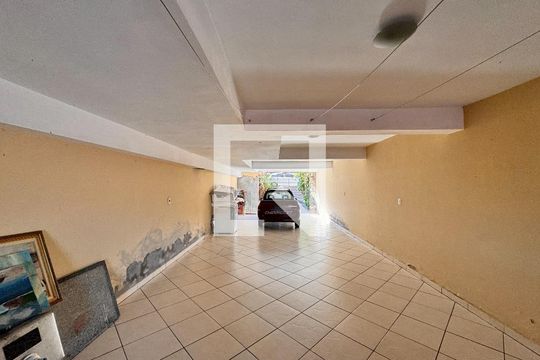 Garagem de casa à venda com 3 quartos, 377m² em Parque Gerassi, Santo André
