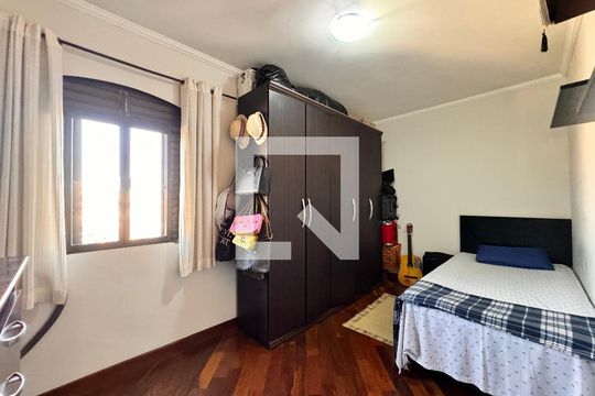 Quarto 1 de casa à venda com 3 quartos, 377m² em Parque Gerassi, Santo André