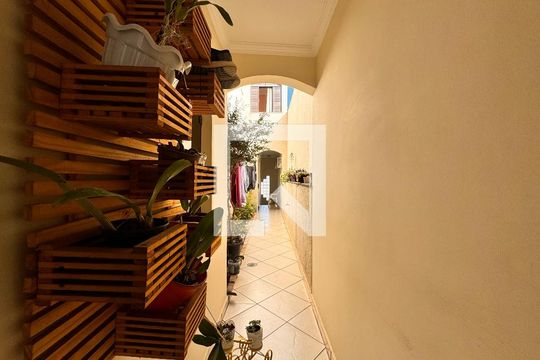 Corredor de casa à venda com 3 quartos, 377m² em Parque Gerassi, Santo André
