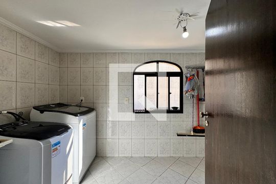 Lavanderia de casa à venda com 3 quartos, 377m² em Parque Gerassi, Santo André