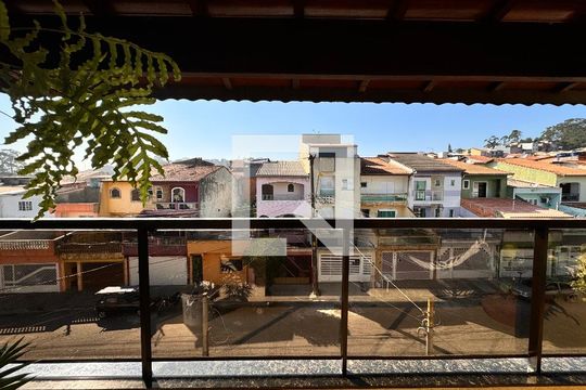 Sacada Sala de TV de casa à venda com 3 quartos, 377m² em Parque Gerassi, Santo André