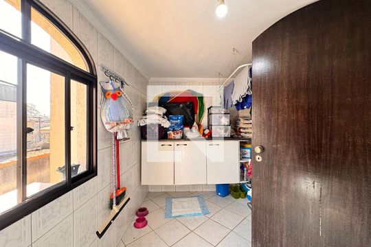 Lavanderia de casa à venda com 3 quartos, 377m² em Parque Gerassi, Santo André