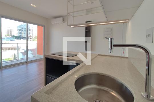Cozinha de apartamento para alugar com 1 quarto, 37m² em Cambuí, Campinas