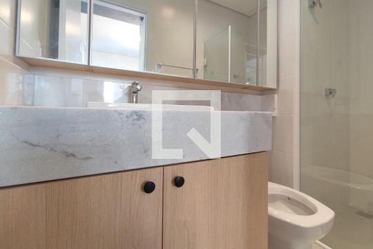 Banheiro de apartamento para alugar com 1 quarto, 37m² em Cambuí, Campinas