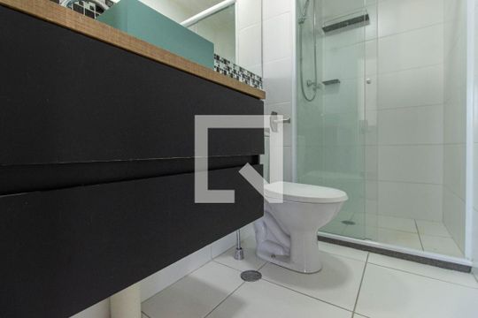 Banheiro de apartamento para alugar com 2 quartos, 59m² em Cambuci, São Paulo