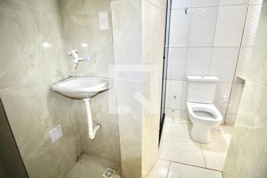 Banheiro de kitnet/studio para alugar com 1 quarto, 42m² em Nazaré, Salvador