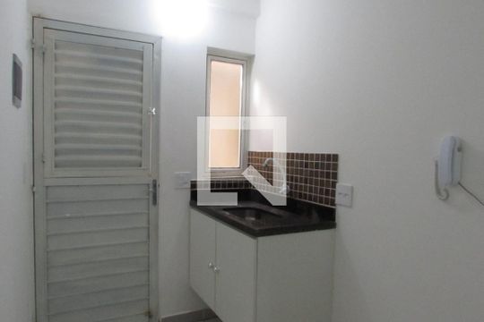 Cozinha de kitnet/studio para alugar com 1 quarto, 17m² em Jardim Bonfiglioli, São Paulo