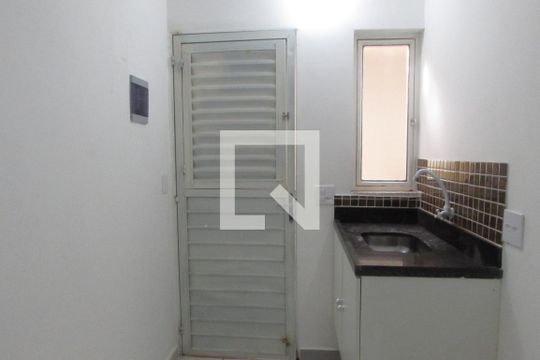 Cozinha de kitnet/studio para alugar com 1 quarto, 17m² em Jardim Bonfiglioli, São Paulo