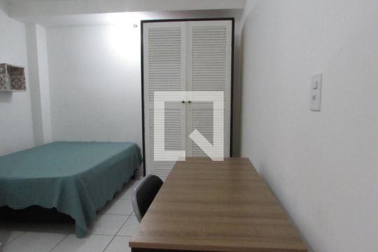 Sala de kitnet/studio para alugar com 1 quarto, 17m² em Jardim Bonfiglioli, São Paulo
