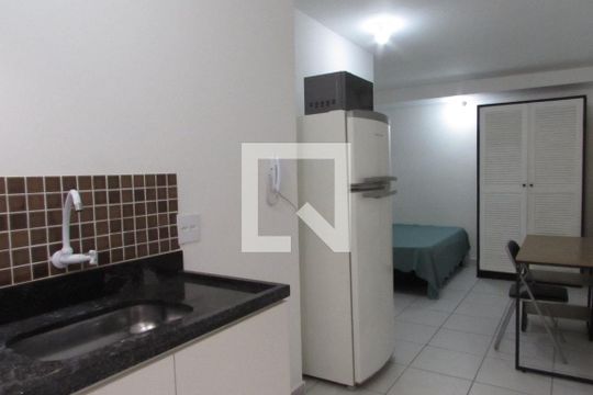 Cozinha de kitnet/studio para alugar com 1 quarto, 17m² em Jardim Bonfiglioli, São Paulo