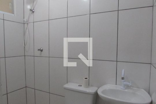 Banheiro de kitnet/studio para alugar com 1 quarto, 17m² em Jardim Bonfiglioli, São Paulo