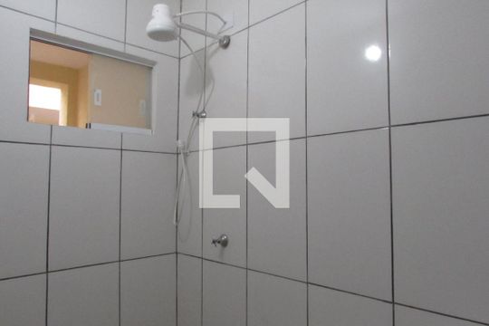 Banheiro de kitnet/studio para alugar com 1 quarto, 17m² em Jardim Bonfiglioli, São Paulo
