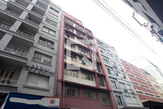 Fachada de kitnet/studio à venda com 1 quarto, 40m² em Centro Histórico, Porto Alegre