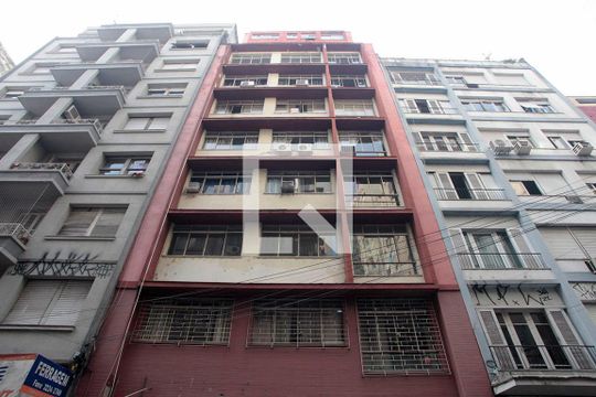 Fachada de kitnet/studio à venda com 1 quarto, 40m² em Centro Histórico, Porto Alegre