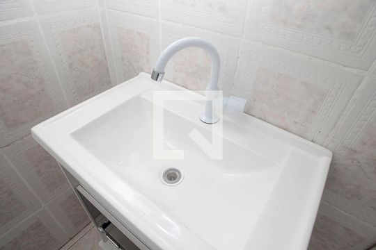 Banheiro de kitnet/studio à venda com 1 quarto, 40m² em Centro Histórico, Porto Alegre
