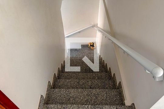 Escada de casa à venda com 3 quartos, 110m² em Jardim Peri, São Paulo