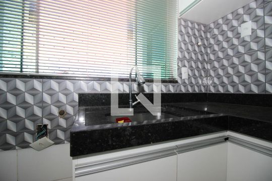 Cozinha e Área de Serviço de apartamento para alugar com 2 quartos, 48m² em Setor Habitacional Vicente Pires, Brasília