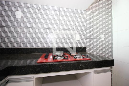 Cozinha e Área de Serviço de apartamento para alugar com 2 quartos, 48m² em Setor Habitacional Vicente Pires, Brasília