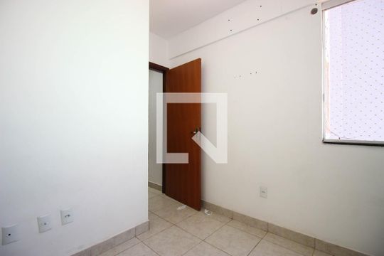 Quarto 2 de apartamento para alugar com 2 quartos, 48m² em Setor Habitacional Vicente Pires, Brasília