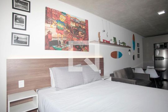 Quarto de kitnet/studio à venda com 1 quarto, 43m² em Farroupilha, Porto Alegre