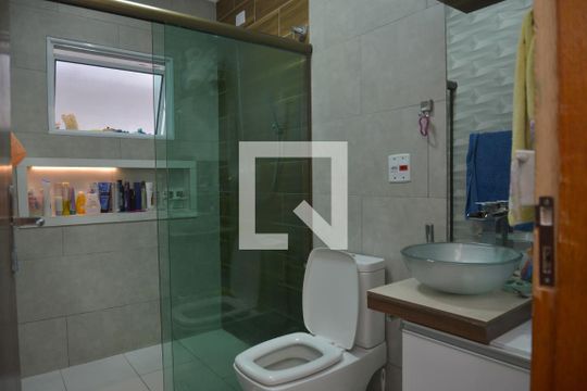 Banheiro Social de casa à venda com 4 quartos, 150m² em Jardim das Maravilhas, Santo André