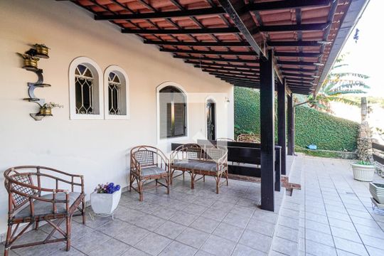 fachada de casa de condomínio à venda com 4 quartos, 450m² em Santa Rosa, Niterói