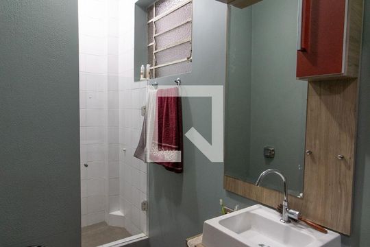 Banheiro de apartamento para alugar com 2 quartos, 72m² em Passo D’areia, Porto Alegre