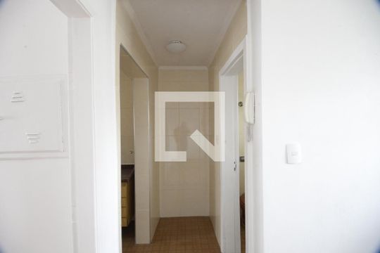 Corredor de apartamento para alugar com 1 quarto, 40m² em Sé, São Paulo