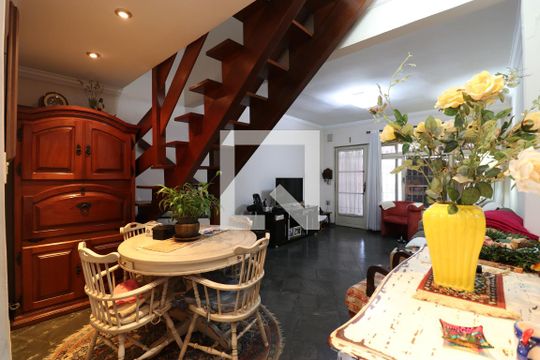 Sala de TV de casa à venda com 2 quartos, 232m² em Vila Romana, São Paulo