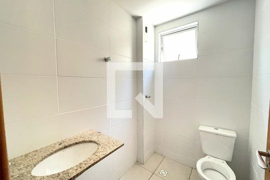 Banheiro de apartamento à venda com 2 quartos, 69m² em Cândida Ferreira, Contagem