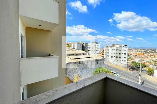 Sacada com vista de apartamento à venda com 2 quartos, 52m² em Morro do Confisco, Contagem