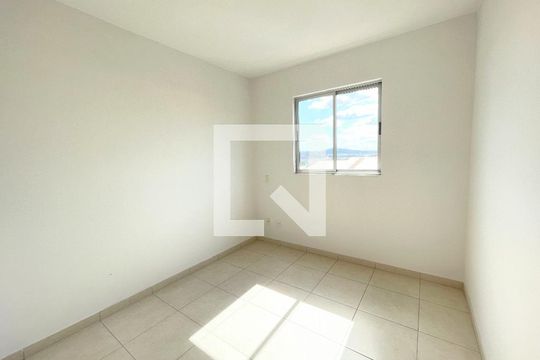 Quarto de apartamento à venda com 2 quartos, 52m² em Morro do Confisco, Contagem