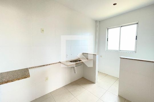 Cozinha de apartamento à venda com 2 quartos, 104m² em Morro do Confisco, Contagem