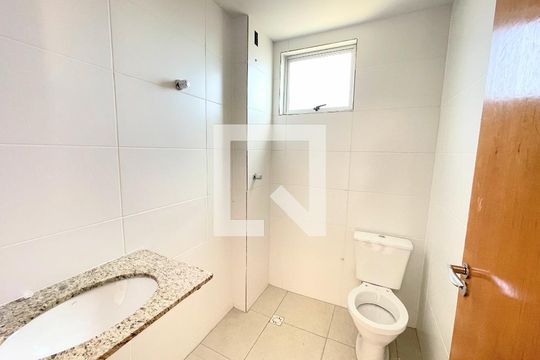 Banheiro de apartamento à venda com 2 quartos, 104m² em Morro do Confisco, Contagem