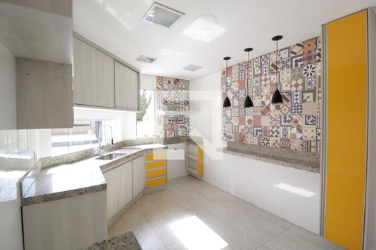 Cozinha de casa para alugar com 4 quartos, 227m² em Tibery, Uberlândia