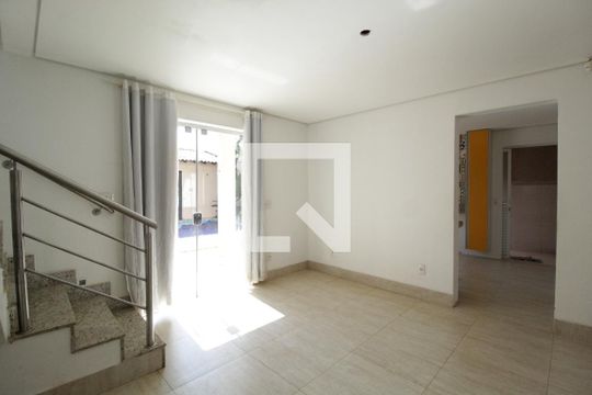 Sala 2 de casa para alugar com 4 quartos, 227m² em Tibery, Uberlândia