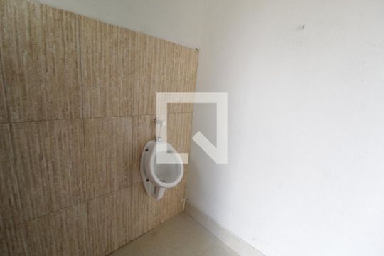 Banheiro de serviço de casa para alugar com 4 quartos, 227m² em Tibery, Uberlândia