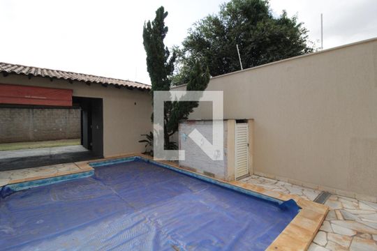 Piscina de casa para alugar com 4 quartos, 227m² em Tibery, Uberlândia
