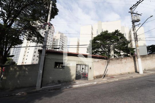 Fachada de apartamento para alugar com 2 quartos, 60m² em Vila Celeste, São Paulo