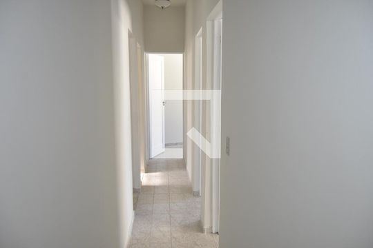 Corredor  de apartamento à venda com 3 quartos, 76m² em Rocha, Rio de Janeiro