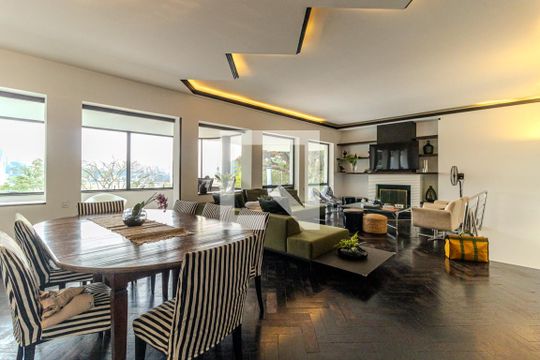 Sala 1 de casa à venda com 4 quartos, 550m² em Pacaembu, São Paulo