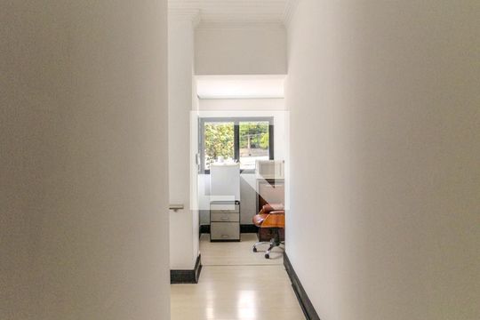 Corredor de casa à venda com 4 quartos, 550m² em Pacaembu, São Paulo
