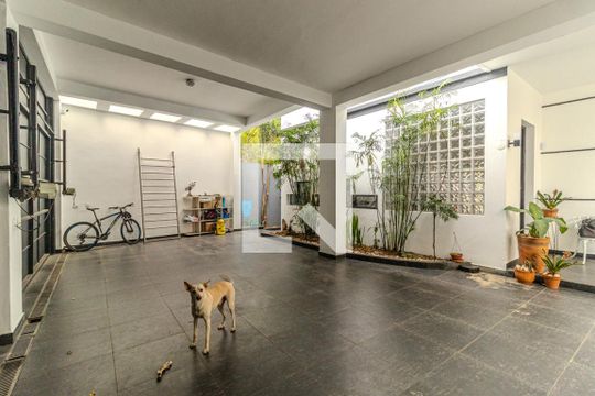 Garagem de casa à venda com 4 quartos, 550m² em Pacaembu, São Paulo