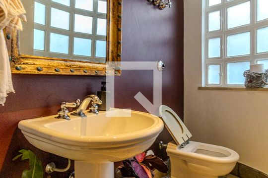 Lavabo 1 de casa à venda com 4 quartos, 550m² em Pacaembu, São Paulo