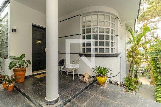 Varanda de casa à venda com 4 quartos, 550m² em Pacaembu, São Paulo