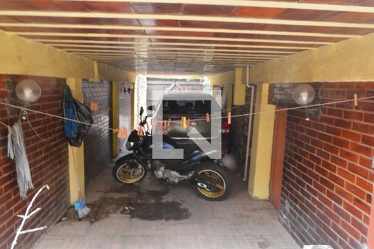 Garagem de casa de condomínio à venda com 3 quartos, 200m² em Taquara, Rio de Janeiro