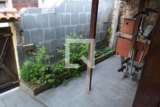 Jardim de casa de condomínio para alugar com 3 quartos, 200m² em Taquara, Rio de Janeiro