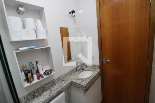 Banheiro de casa de condomínio à venda com 2 quartos, 50m² em Vila Isolina Mazzei, São Paulo