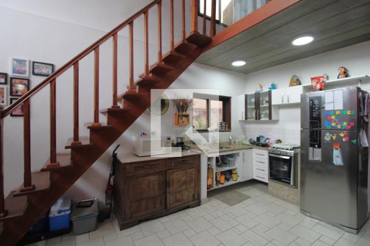 Cozinha de casa à venda com 2 quartos, 120m² em Veleiros, São Paulo
